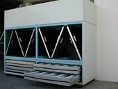 Instalación para Lacados y barnizados, en este caso cuenta con 3 zonas de aplicación individuales: <br>Fondo, Color y Barnizado final, Secadero de 60 m² en serie y zona de lijado con 3 puestos de trabajo