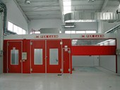 Instalación para Lacados y barnizados, en este caso cuenta con 3 zonas de aplicación individuales: <br>Fondo, Color y Barnizado final, Secadero de 60 m² en serie y zona de lijado con 3 puestos de trabajo