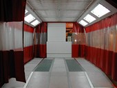 Instalación para Lacados y barnizados, en este caso cuenta con 3 zonas de aplicación individuales: <br>Fondo, Color y Barnizado final, Secadero de 60 m² en serie y zona de lijado con 3 puestos de trabajo